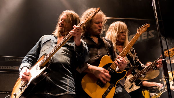 Status Quotes @ Poppodium De Peppel 2027-02-06