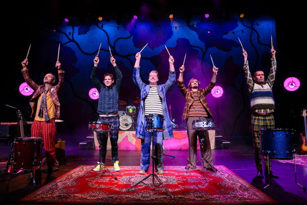 Jelle Amersfoort bandleiding, zang, gitaar Maarten Cima gitaar Erik Smans toetsen Willem Smid drums Hugo den Oudsten bas