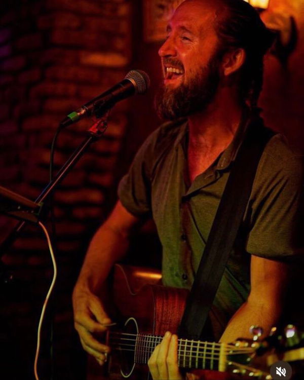 Niall McGuigan @ Mulligans Irish Music Bar 2026-11-14