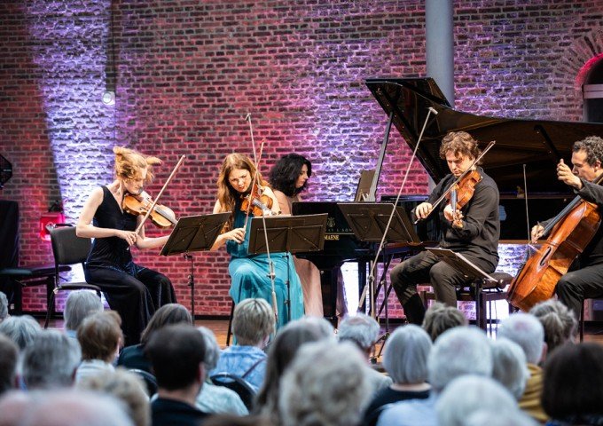 Slotconcert: The Radiant Four @ DCMF 2027-09-13